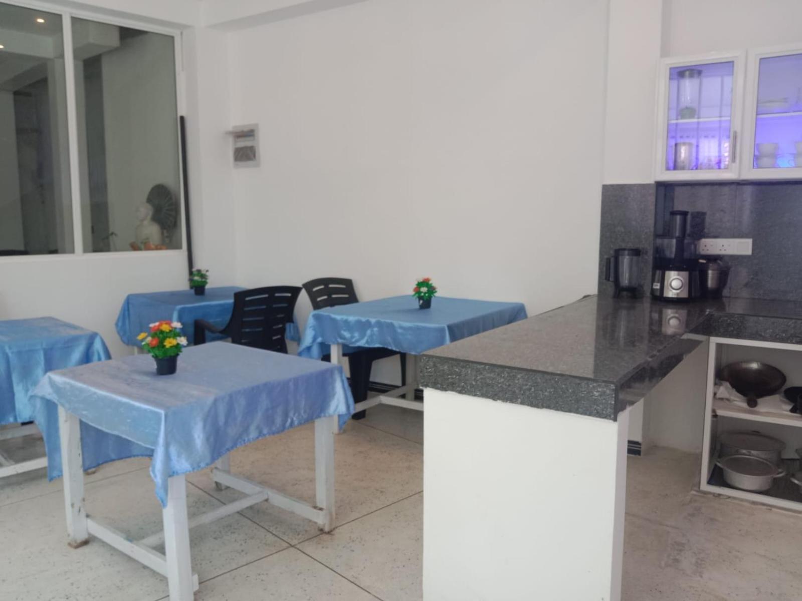 Moon Light Guest Bed & Breakfast Mirissa Bagian luar foto