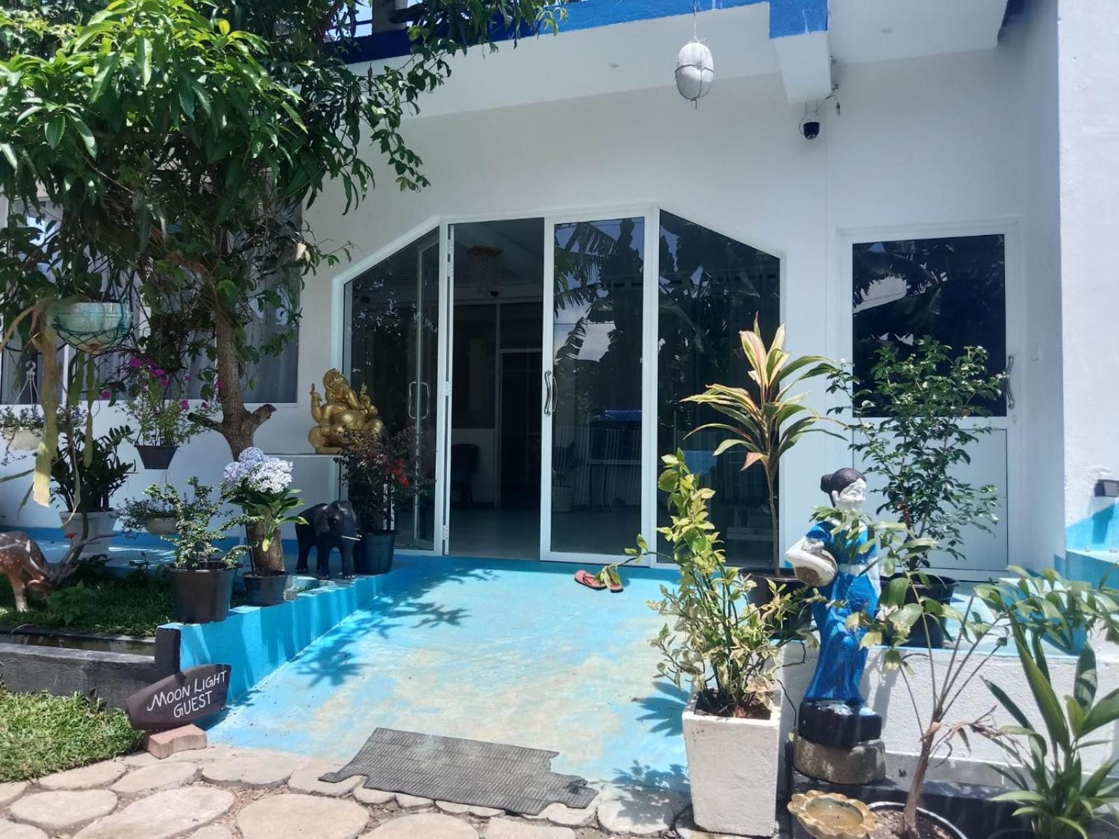Moon Light Guest Bed & Breakfast Mirissa Bagian luar foto