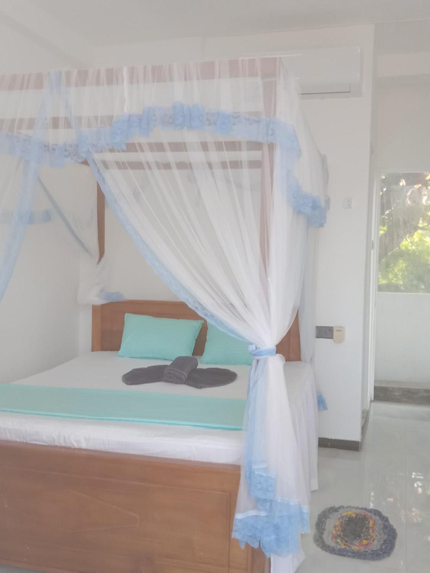 Moon Light Guest Bed & Breakfast Mirissa Ruang foto