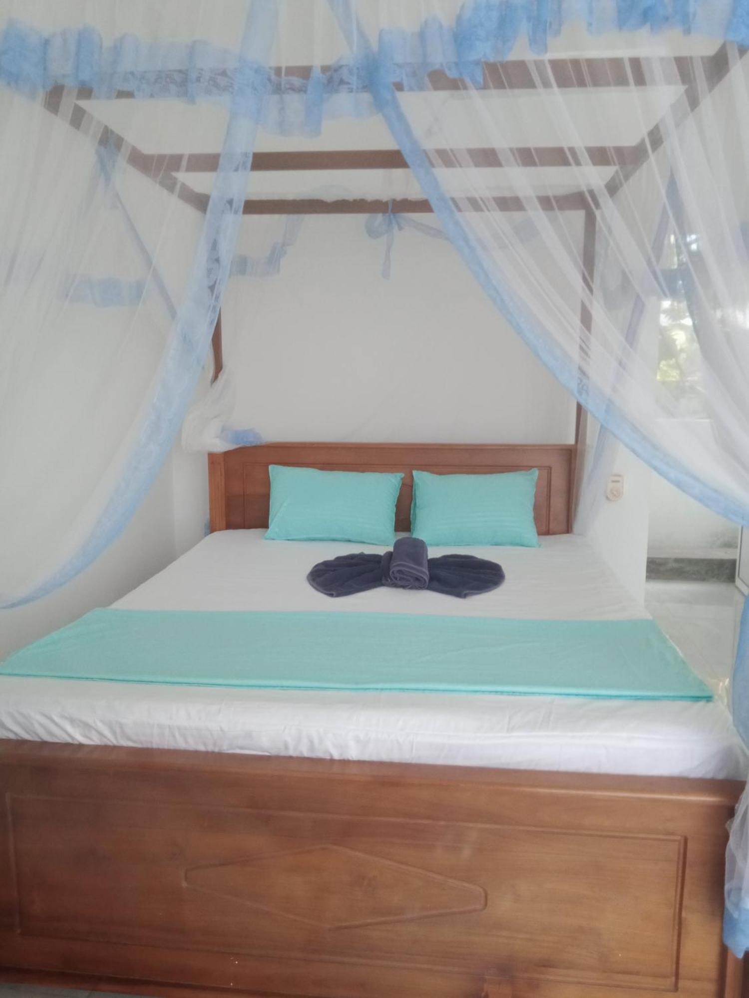 Moon Light Guest Bed & Breakfast Mirissa Ruang foto