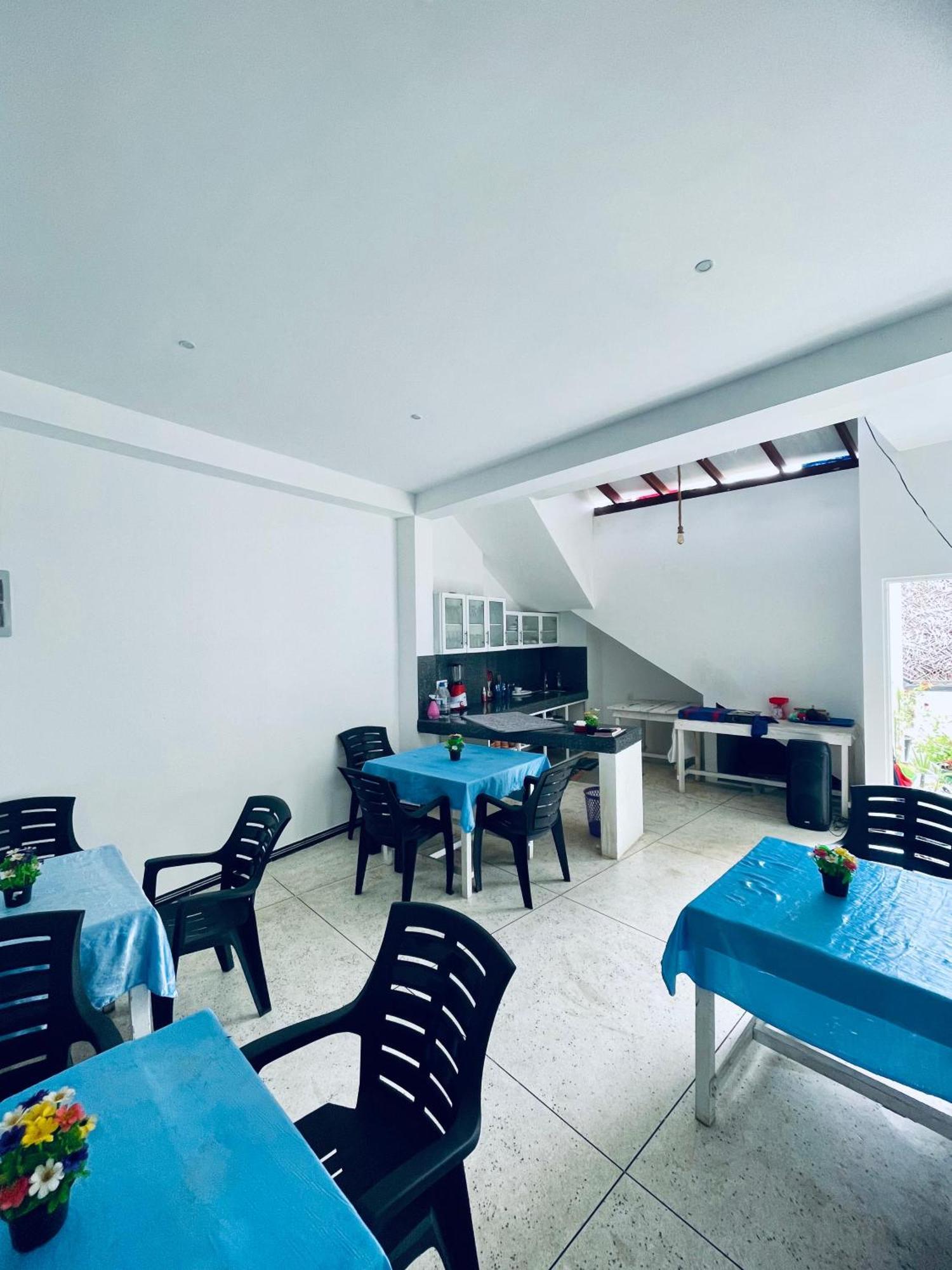 Moon Light Guest Bed & Breakfast Mirissa Bagian luar foto