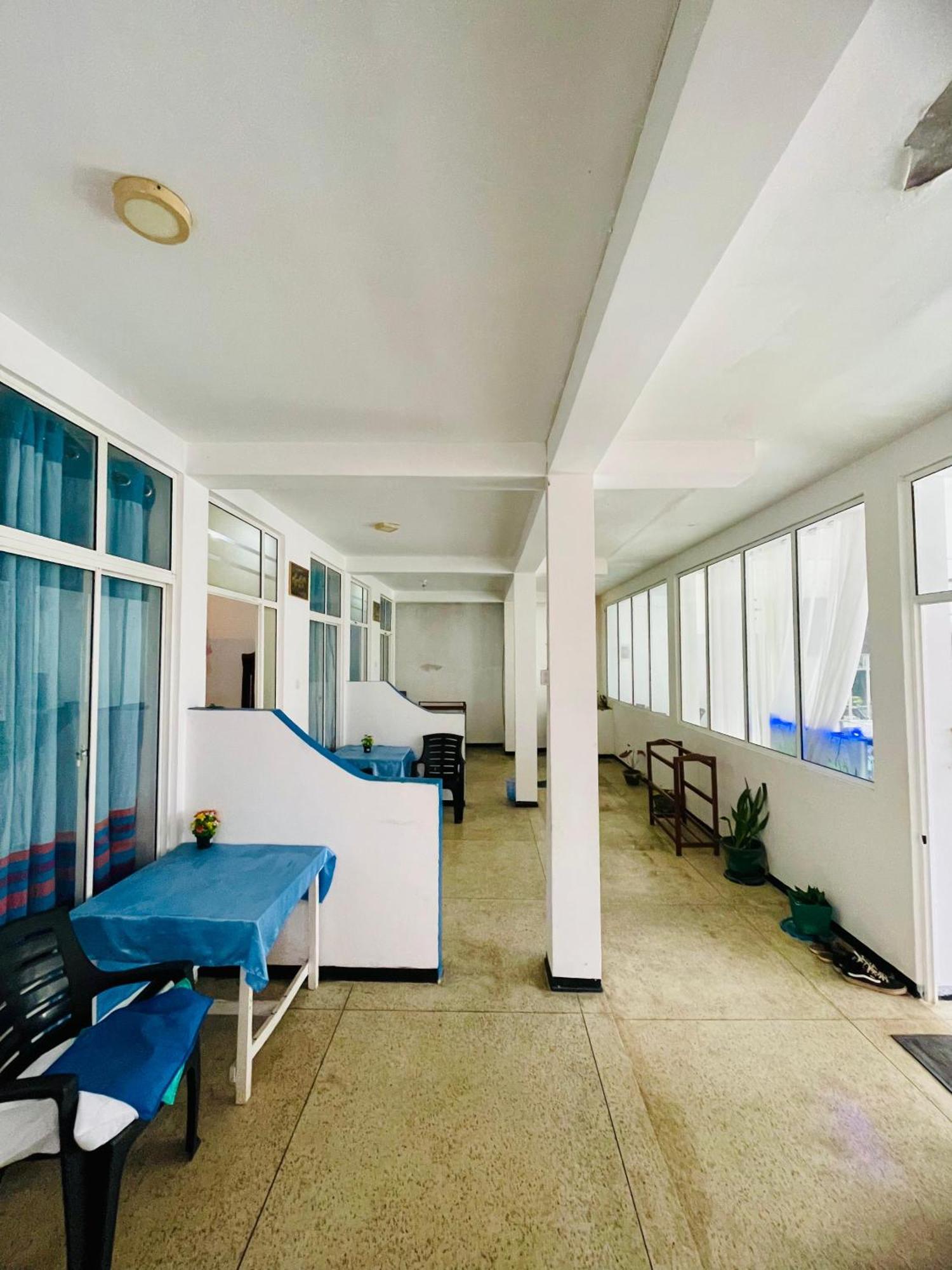 Moon Light Guest Bed & Breakfast Mirissa Bagian luar foto