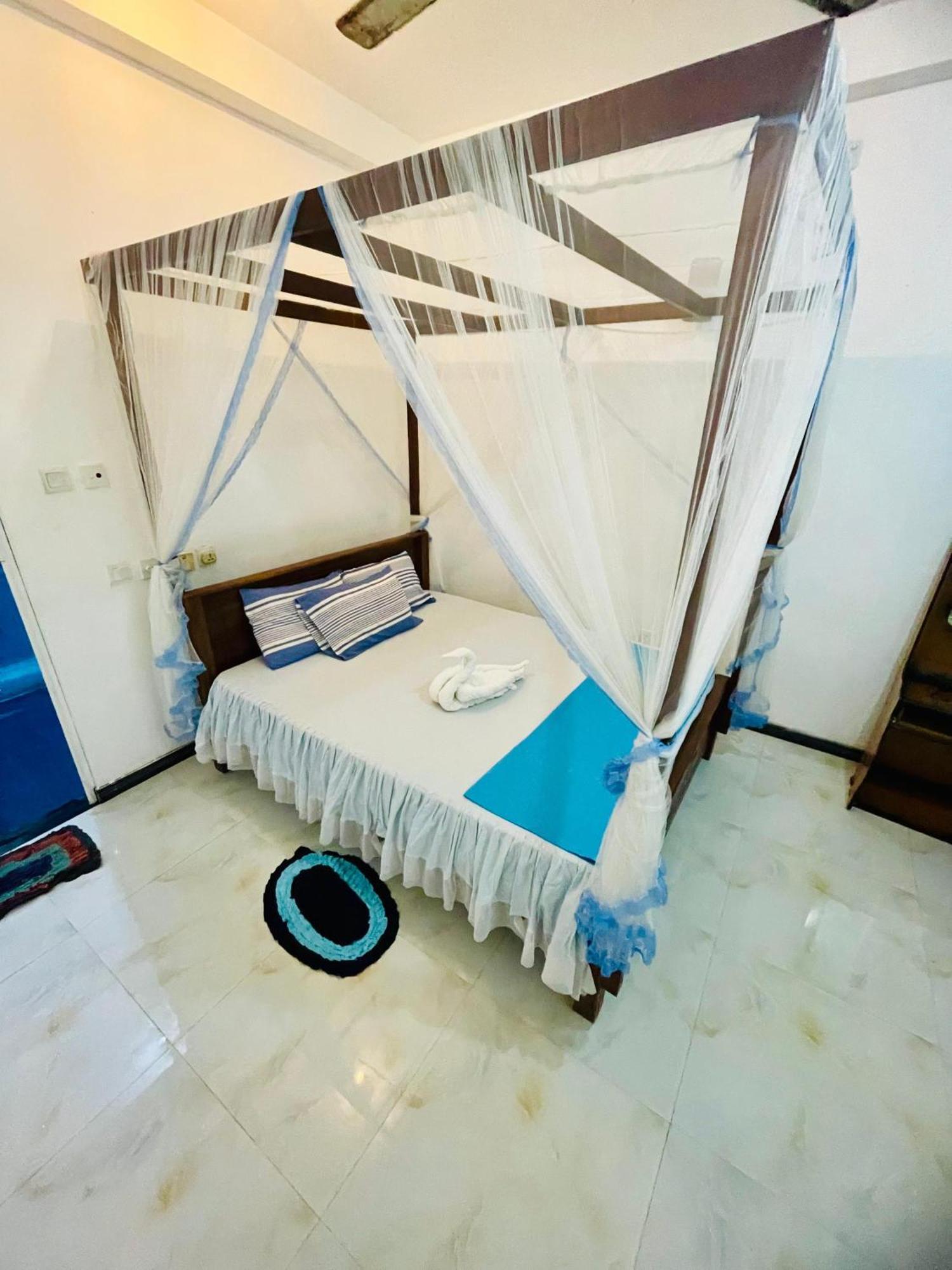 Moon Light Guest Bed & Breakfast Mirissa Bagian luar foto