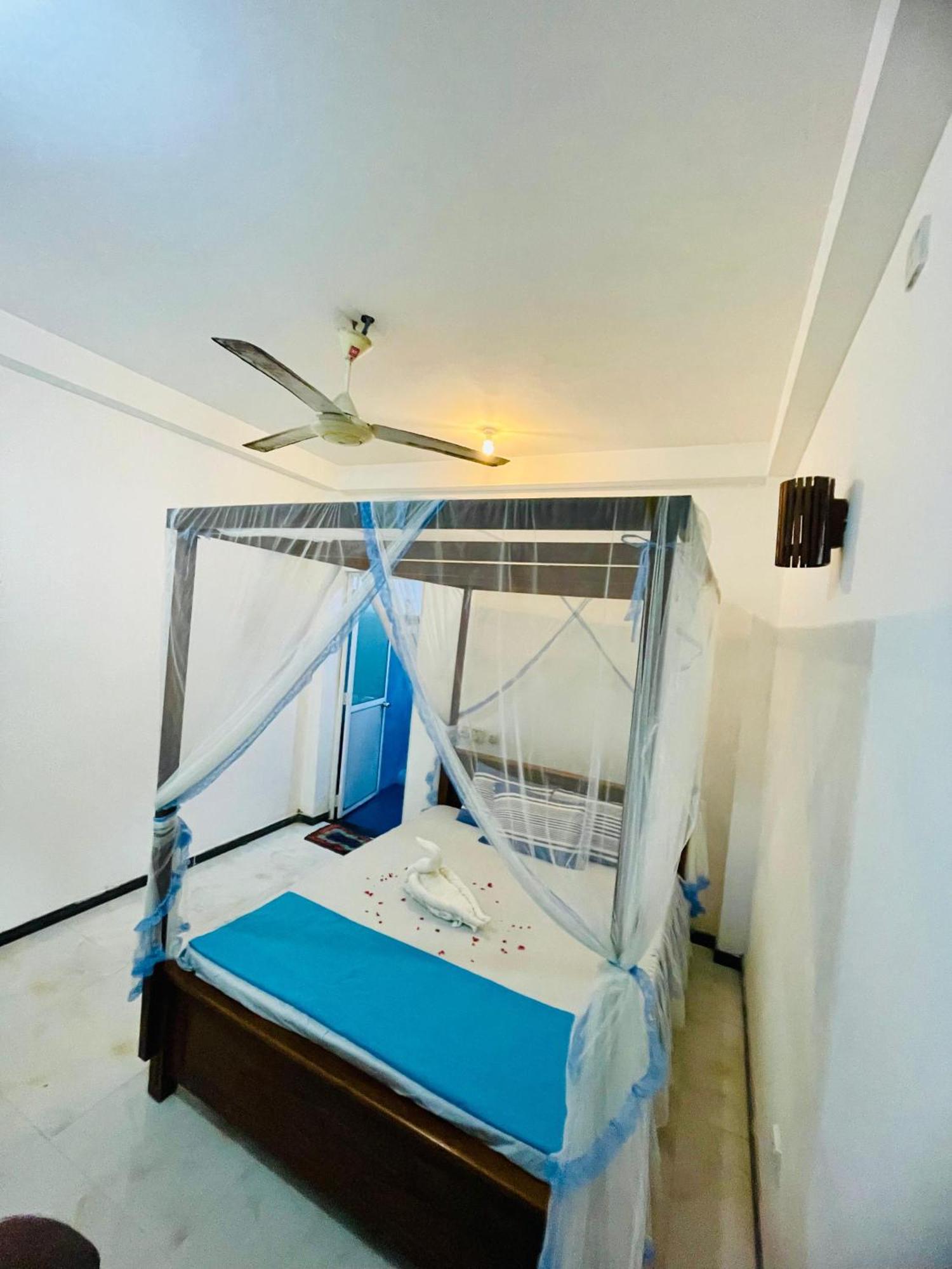 Moon Light Guest Bed & Breakfast Mirissa Bagian luar foto