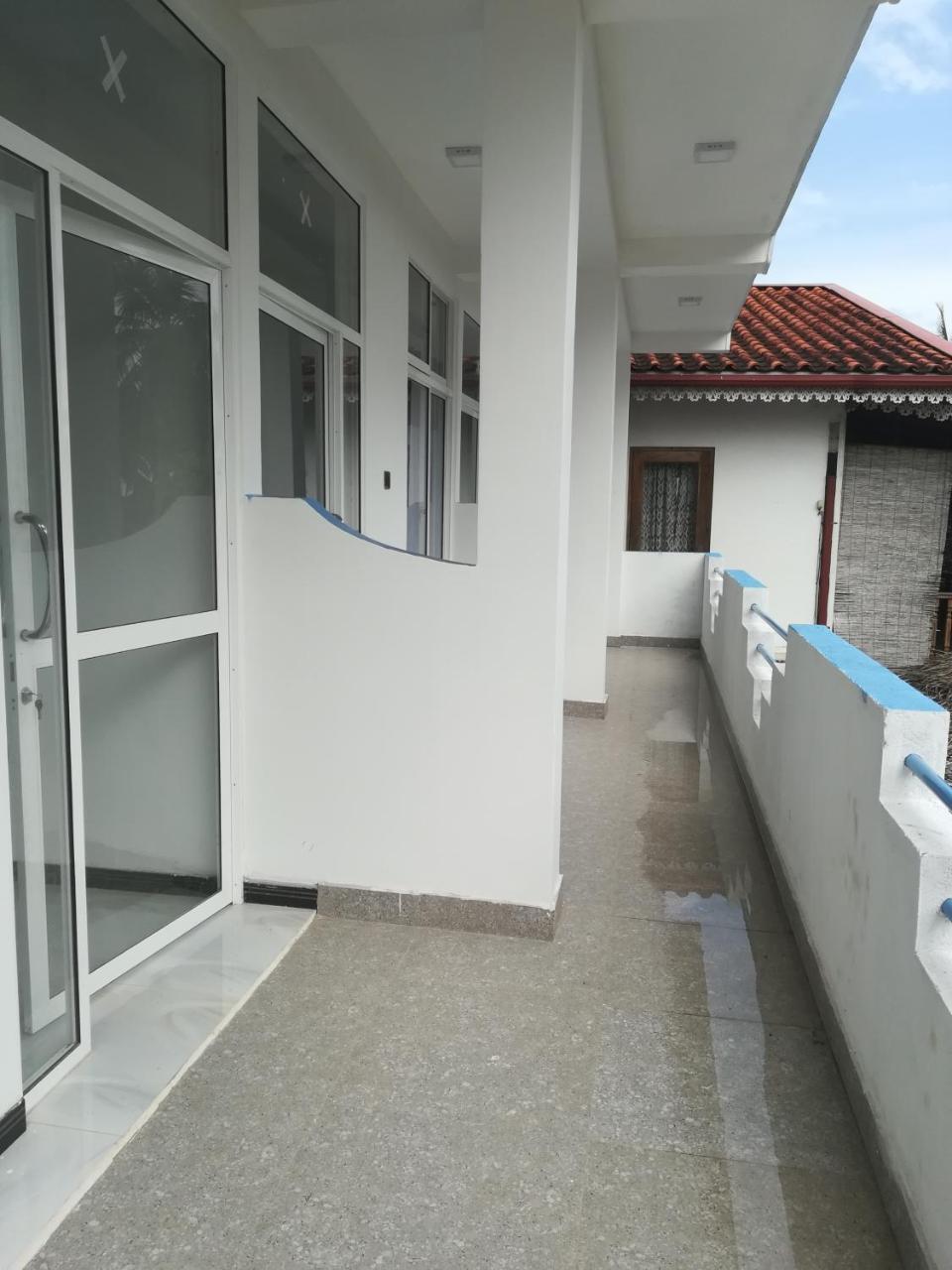 Moon Light Guest Bed & Breakfast Mirissa Bagian luar foto