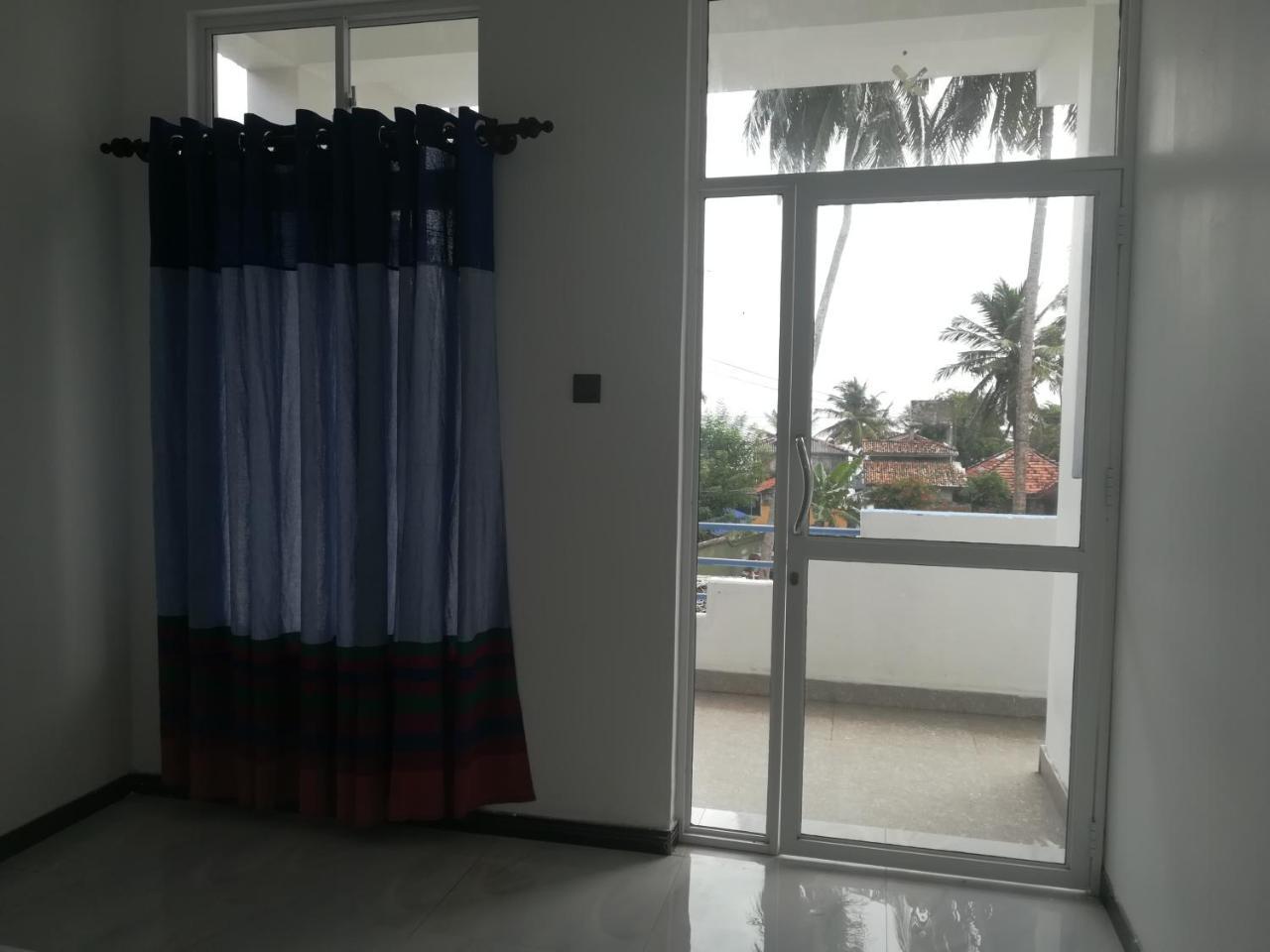 Moon Light Guest Bed & Breakfast Mirissa Bagian luar foto