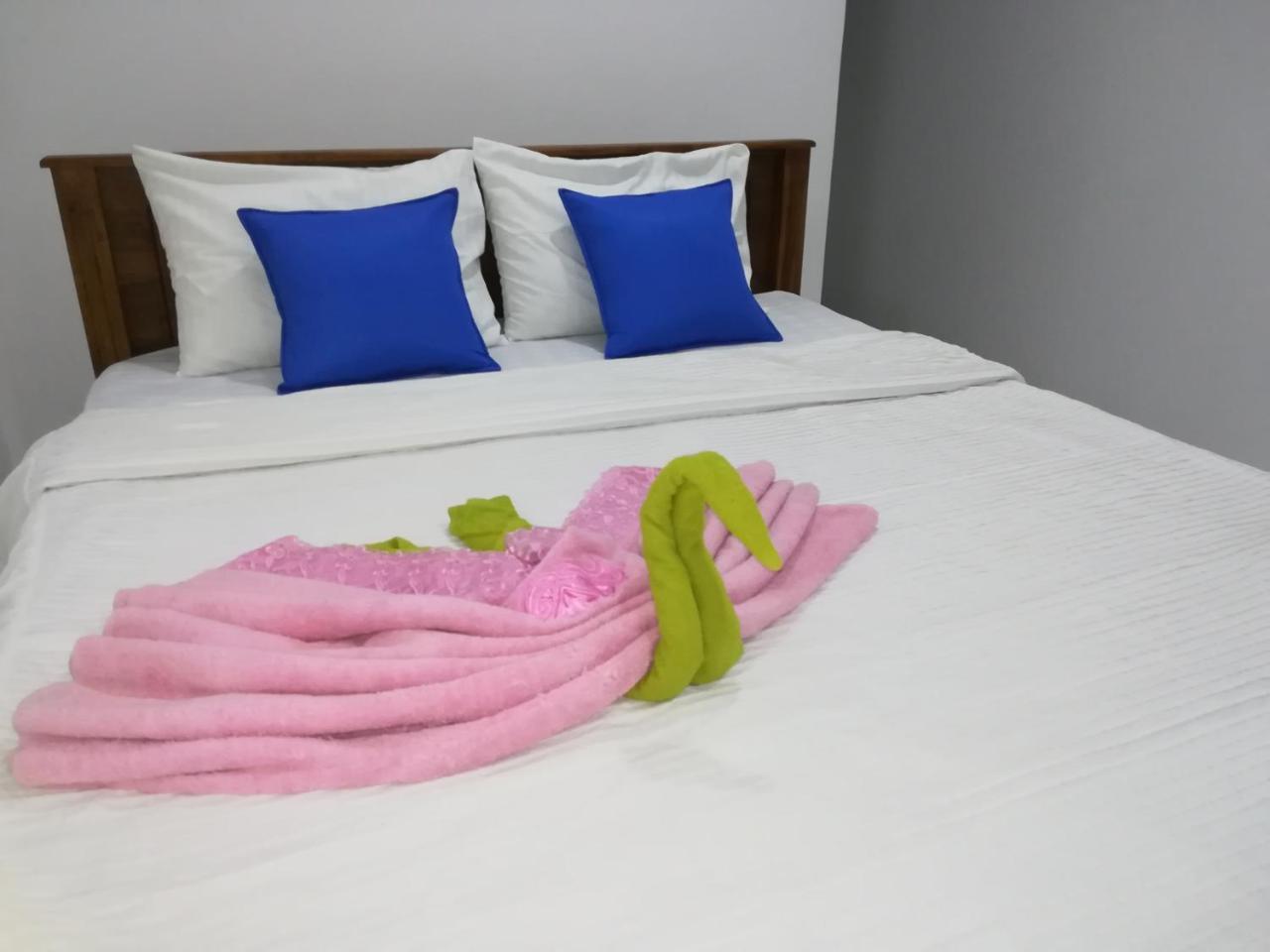 Moon Light Guest Bed & Breakfast Mirissa Bagian luar foto