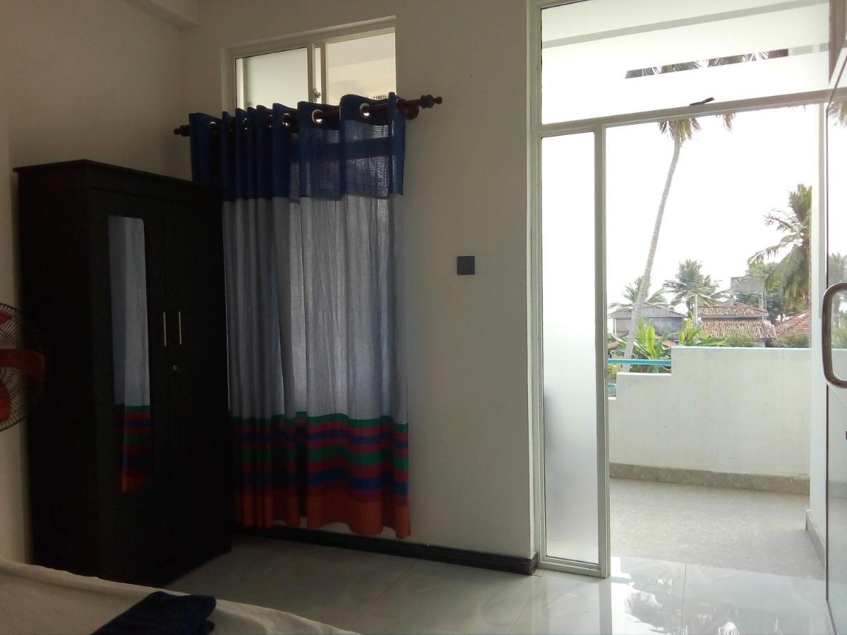 Moon Light Guest Bed & Breakfast Mirissa Bagian luar foto