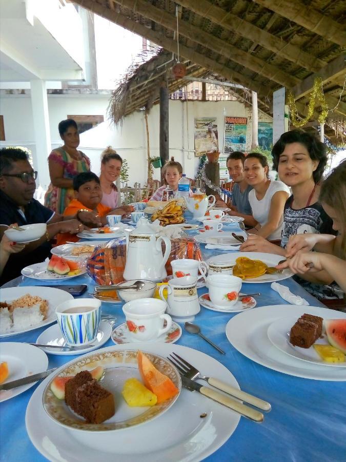 Moon Light Guest Bed & Breakfast Mirissa Bagian luar foto